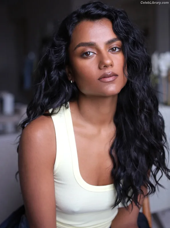 Simone Ashley photo 2 of 418