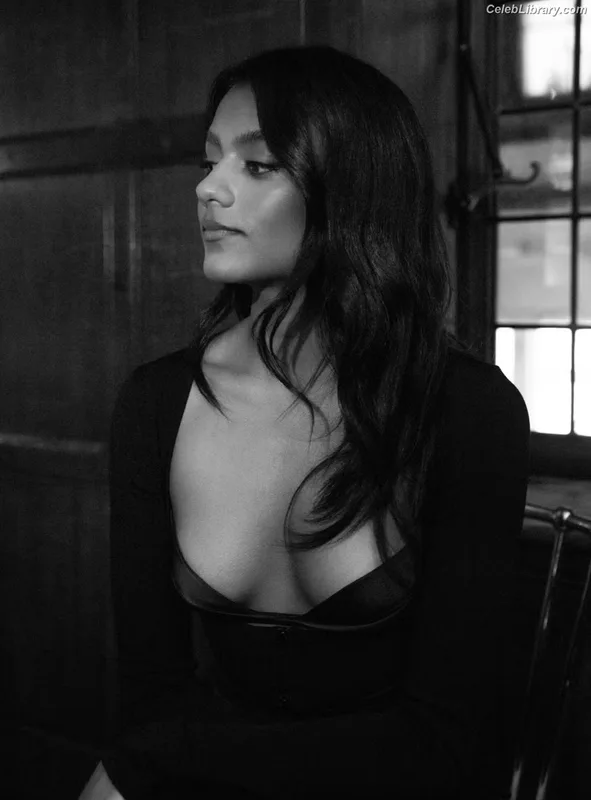 Simone Ashley photo 4 of 418