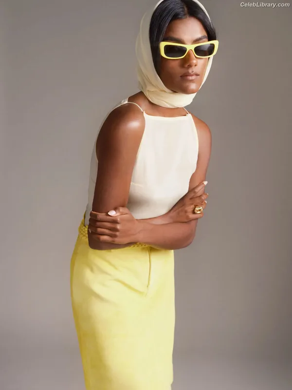Simone Ashley photo 23 of 418