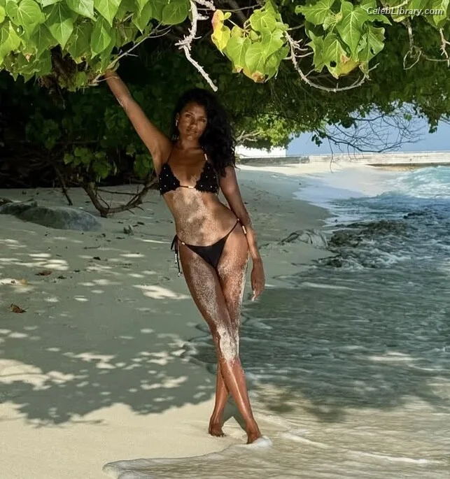 Simone Ashley photo 6 of 418
