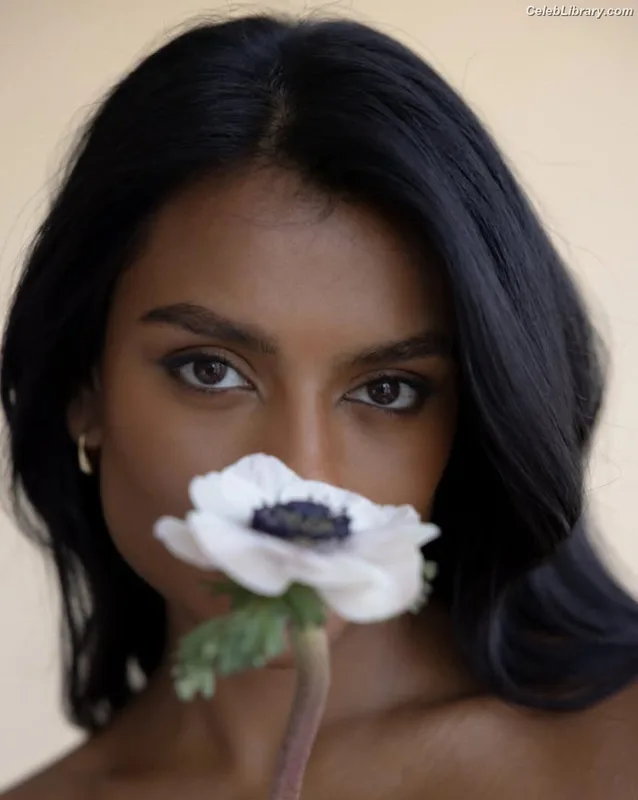 Simone Ashley photo 10 of 418