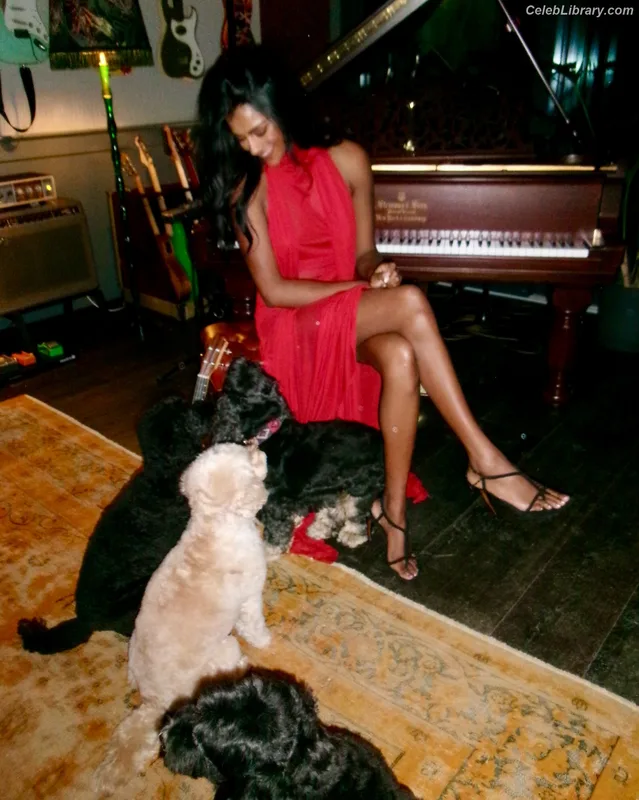 Simone Ashley photo 2 of 418