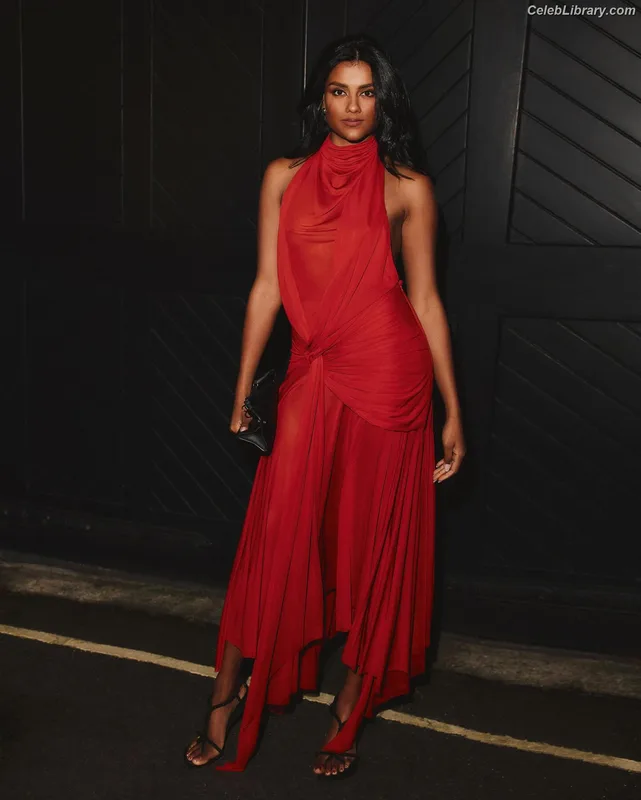 Simone Ashley photo 5 of 418