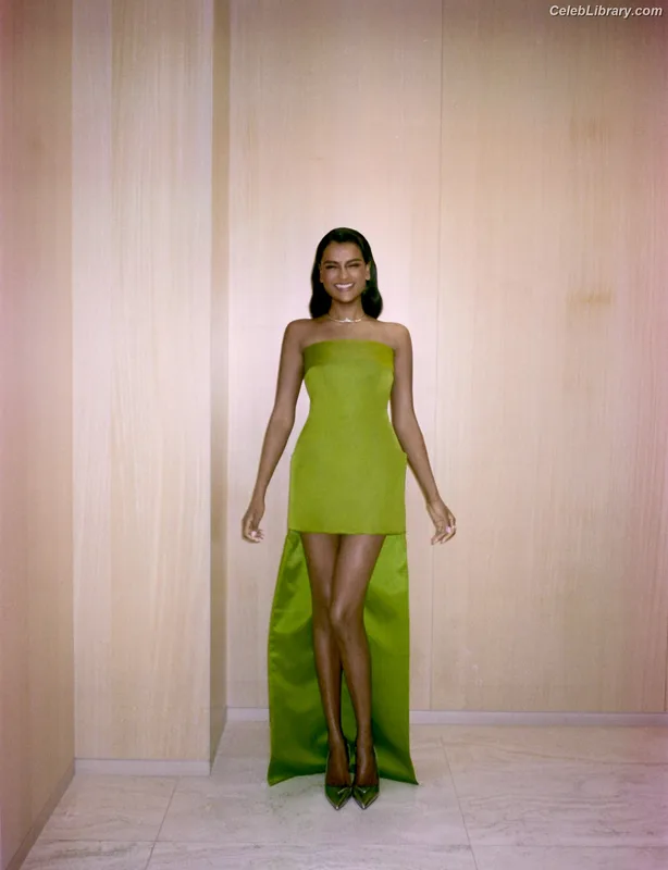 Simone Ashley photo 1 of 418
