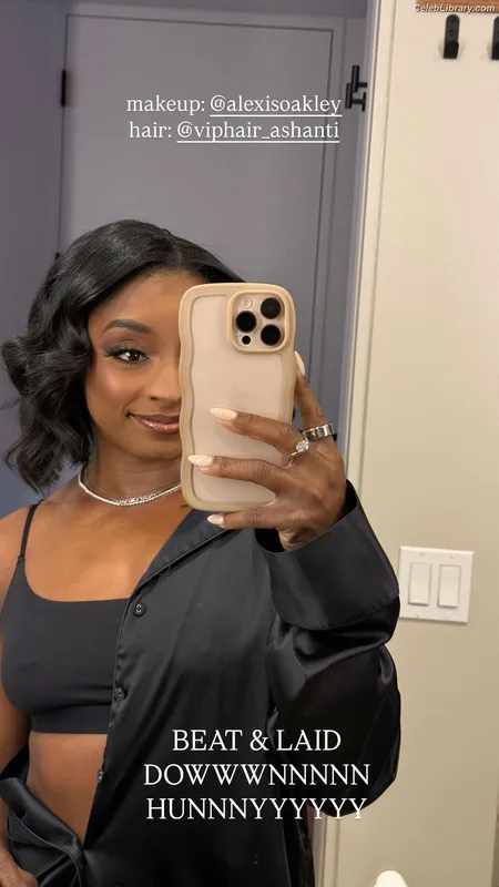 Simone Biles photo 1 of 260