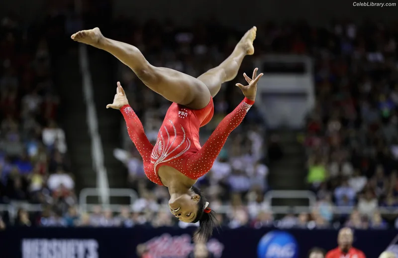 Simone Biles photo 17 of 260
