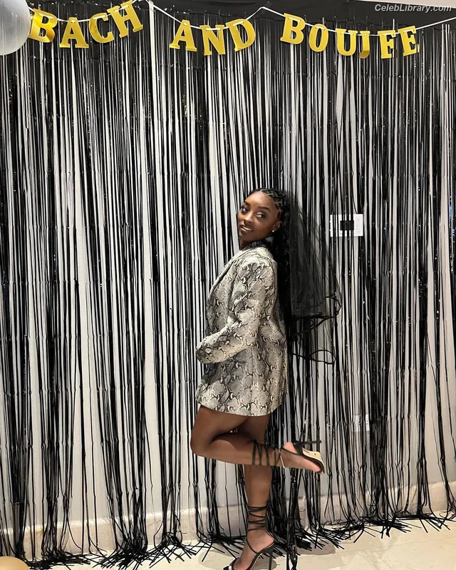 Simone Biles photo 1 of 260