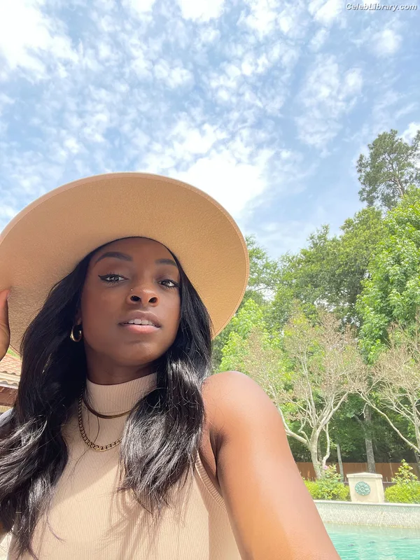 Simone Biles photo 15 of 260