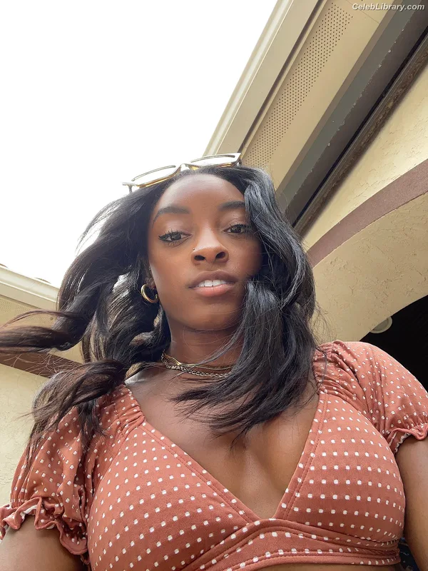 Simone Biles photo 16 of 260