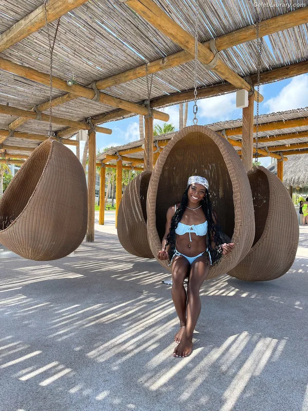 Simone Biles photo 21 of 260