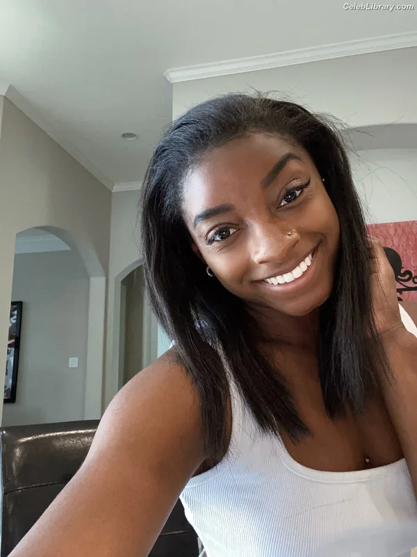 Simone Biles photo 22 of 260