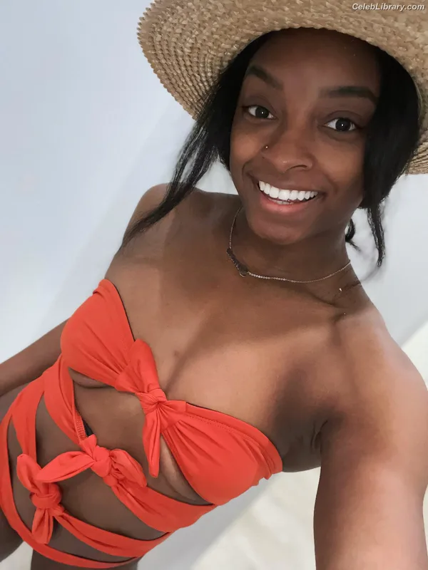 Simone Biles photo 8 of 260