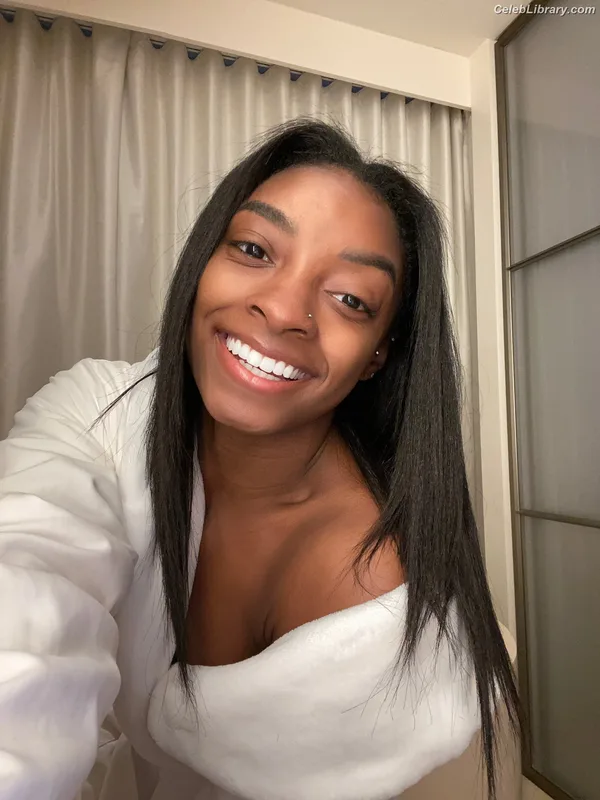 Simone Biles photo 9 of 260