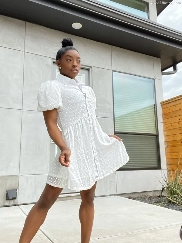 Simone Biles photo 12 of 260