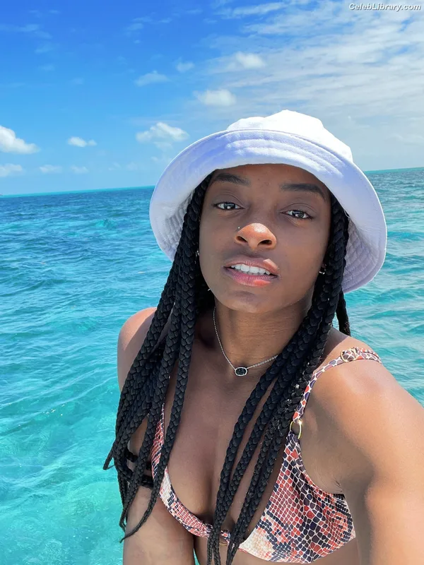 Simone Biles photo 13 of 260