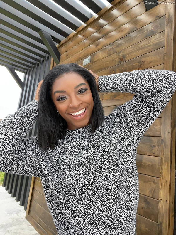 Simone Biles photo 21 of 260