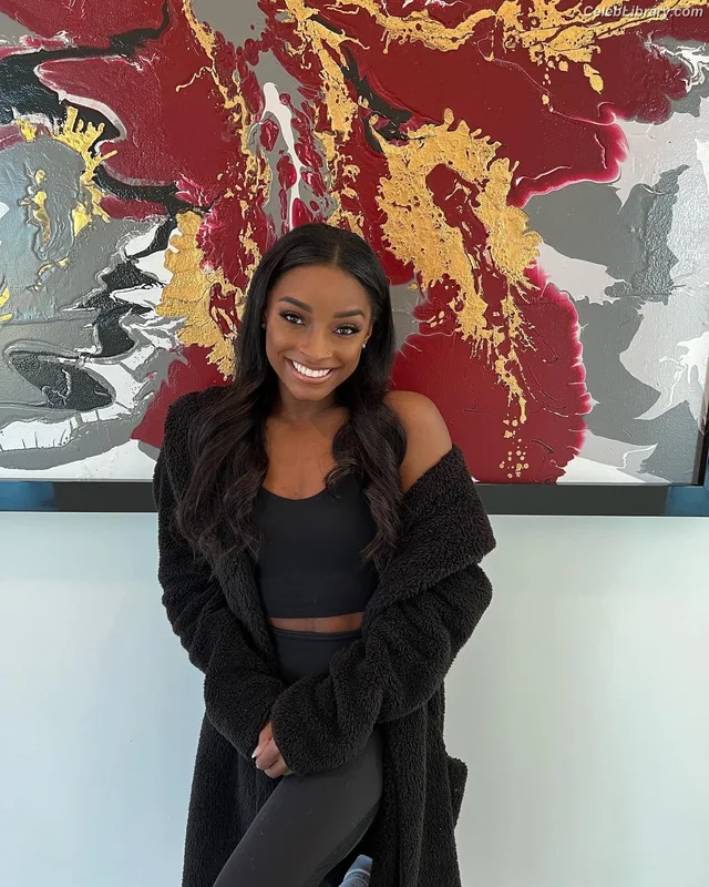 Simone Biles photo 1 of 260