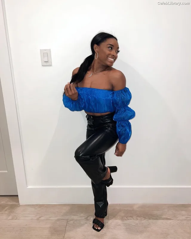 Simone Biles photo 2 of 260