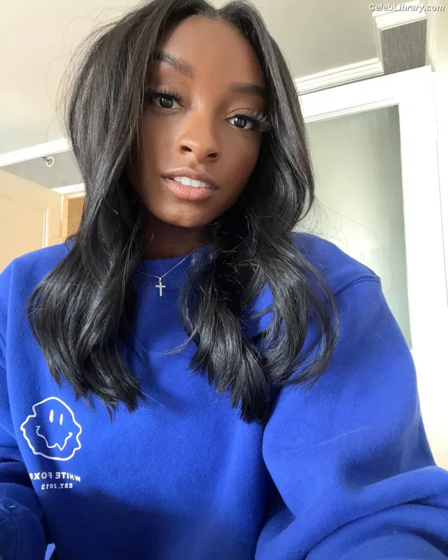 Simone Biles photo 5 of 260