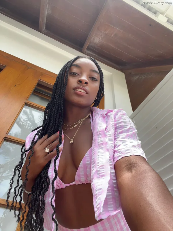 Simone Biles photo 8 of 260