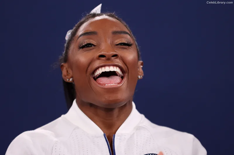 Simone Biles photo 11 of 260