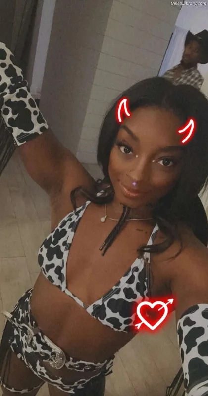 Simone Biles photo 18 of 260