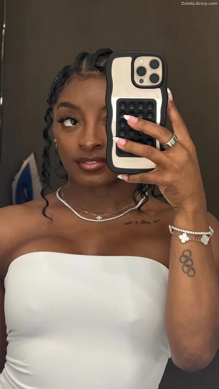 Simone Biles photo 20 of 260