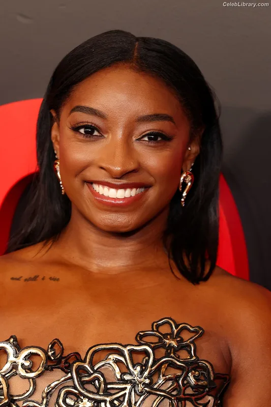 Simone Biles photo 4 of 260