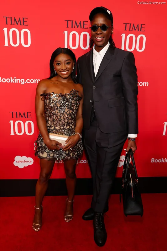 Simone Biles photo 5 of 260