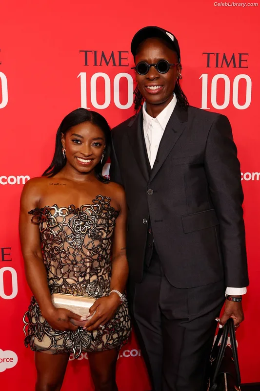 Simone Biles photo 6 of 260