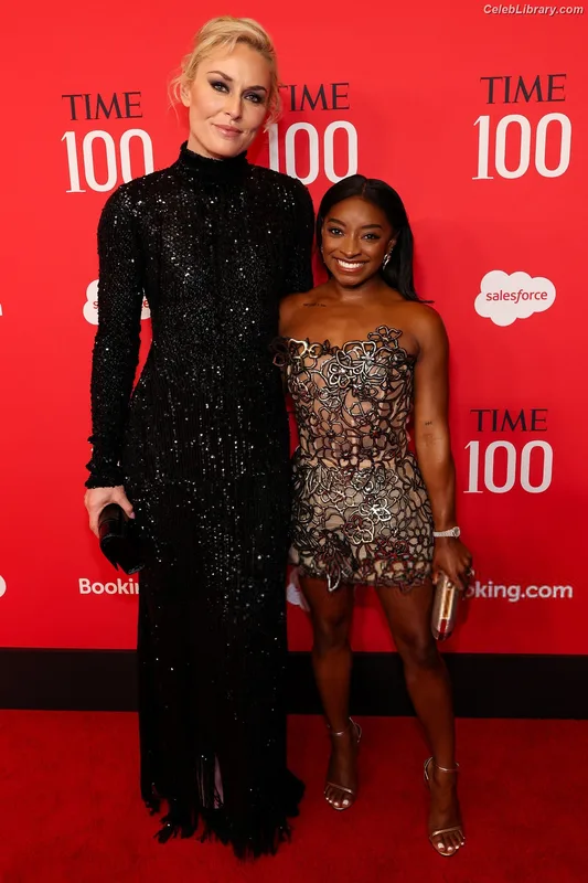 Simone Biles photo 7 of 260
