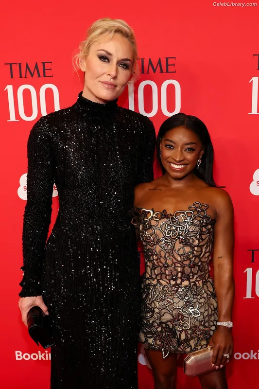 Simone Biles photo 8 of 260
