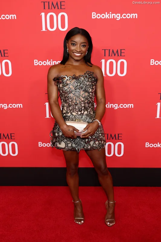 Simone Biles photo 9 of 260