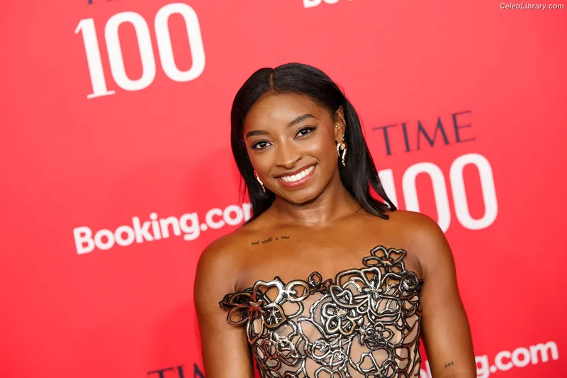 Simone Biles photo 14 of 260