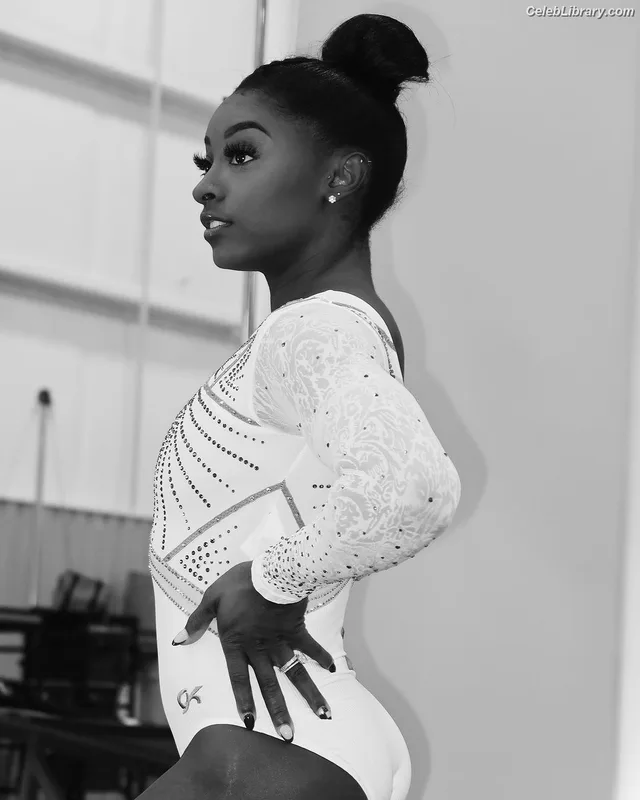 Simone Biles photo 14 of 260
