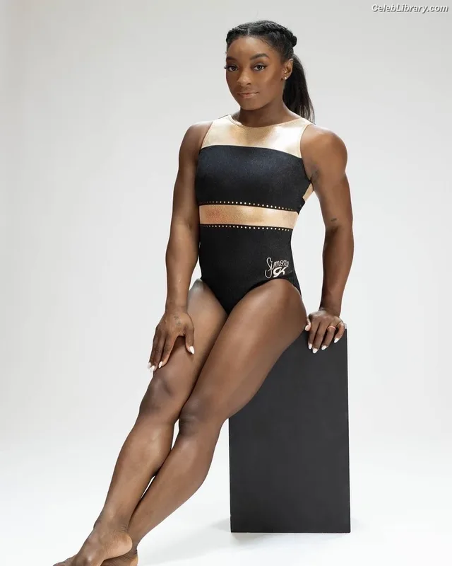 Simone Biles photo 16 of 260