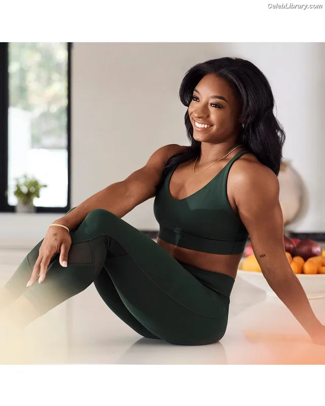 Simone Biles photo 18 of 260