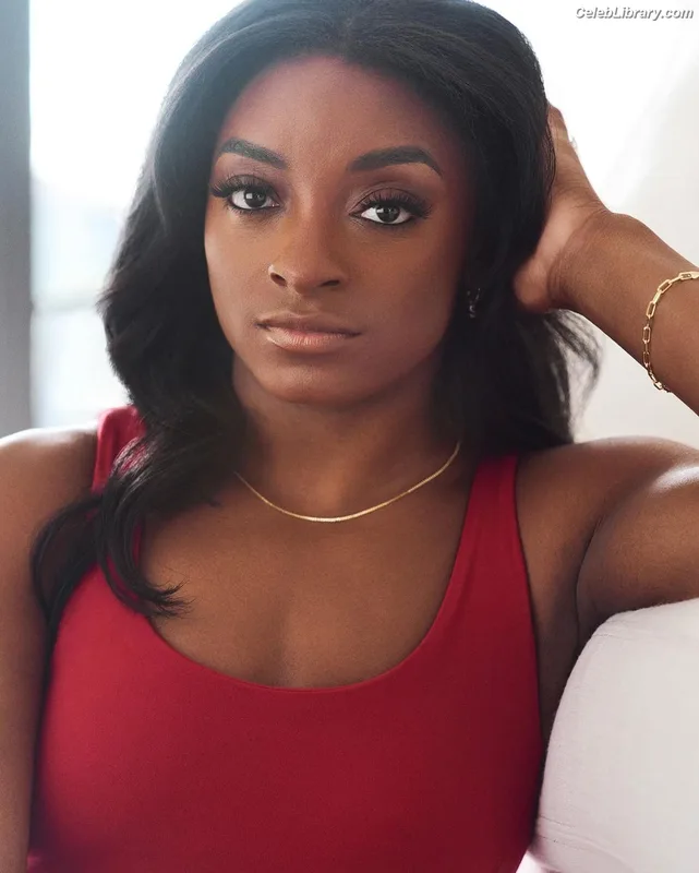 Simone Biles photo 19 of 260