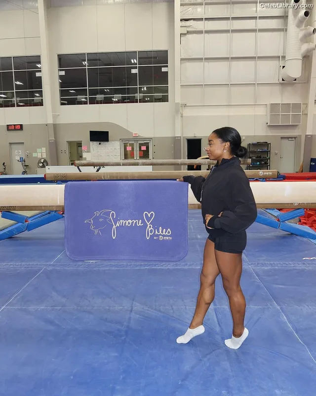 Simone Biles photo 1 of 260