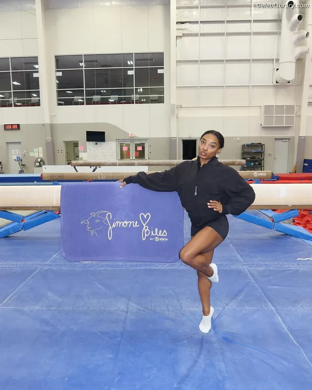 Simone Biles photo 2 of 260