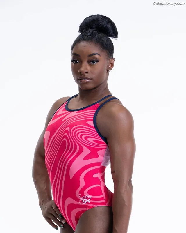 Simone Biles photo 9 of 260