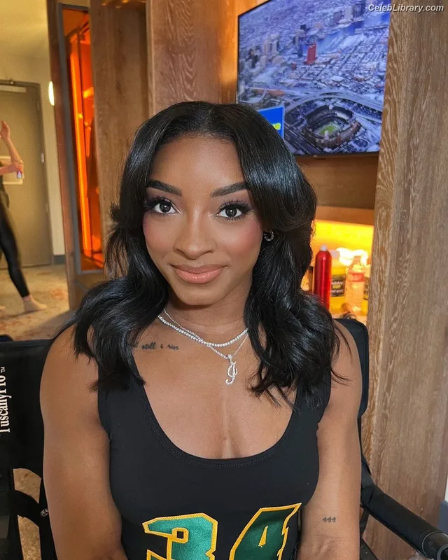 Simone Biles photo 12 of 260