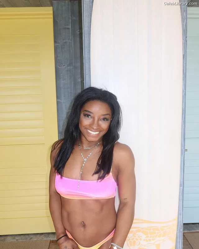 Simone Biles photo 19 of 260
