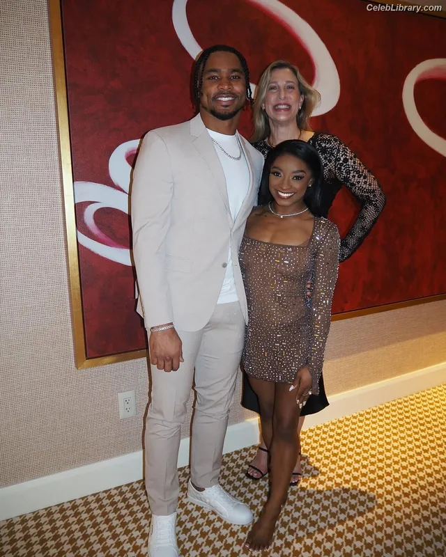 Simone Biles photo 1 of 260
