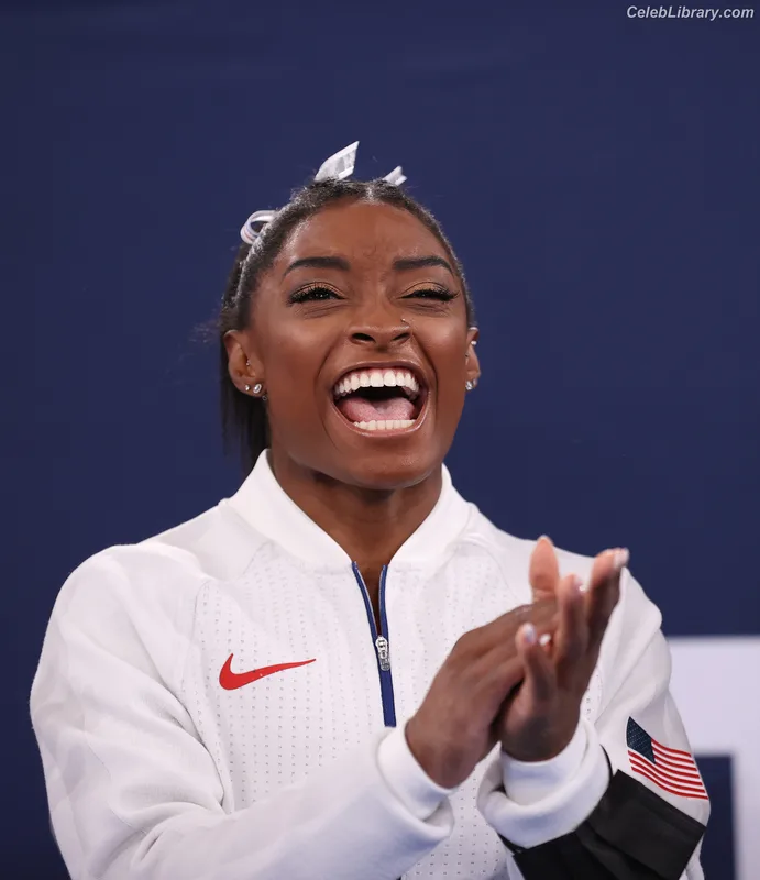 Simone Biles photo 3 of 260