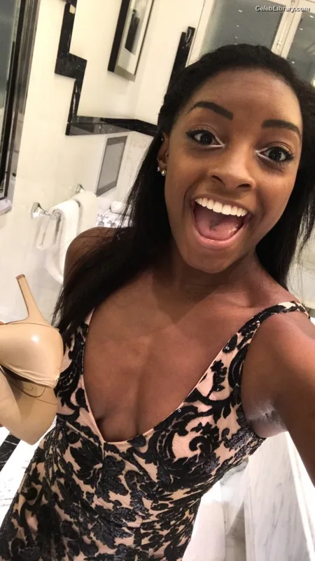 Simone Biles photo 7 of 260