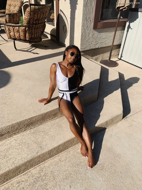 Simone Biles photo 11 of 260