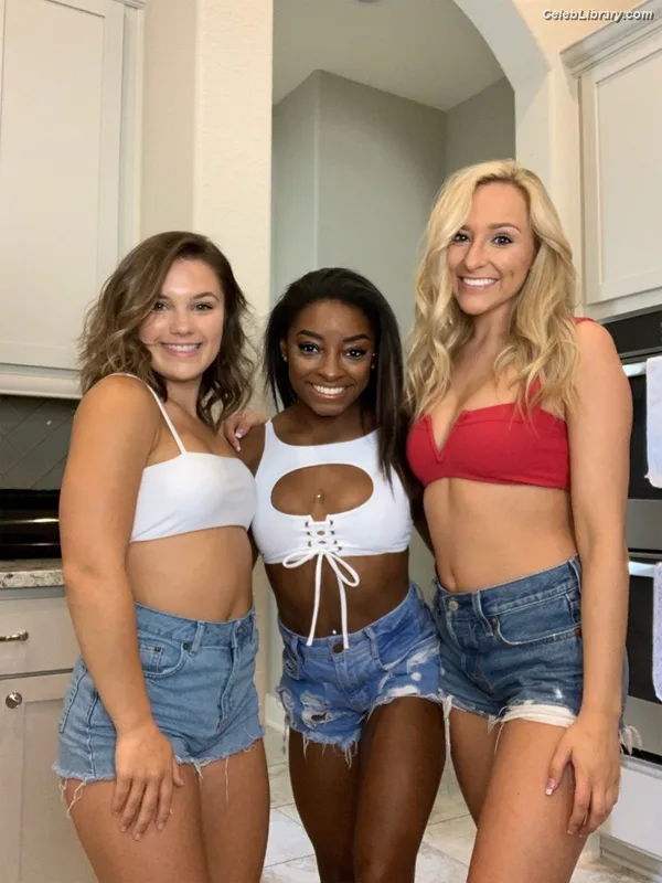 Simone Biles photo 17 of 260