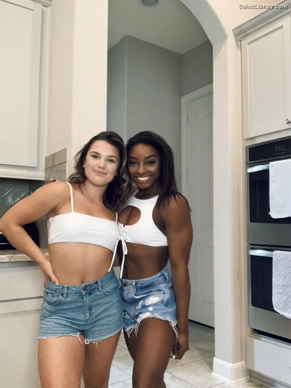 Simone Biles photo 18 of 260