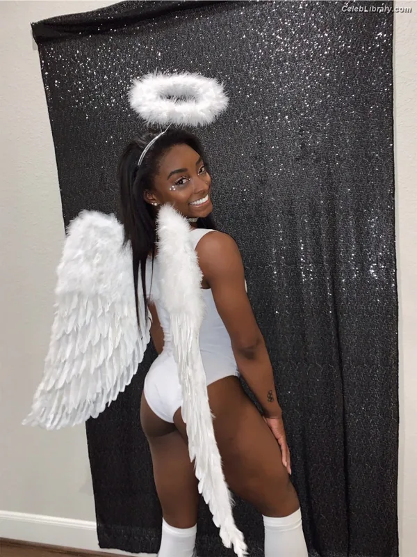 Simone Biles photo 22 of 260